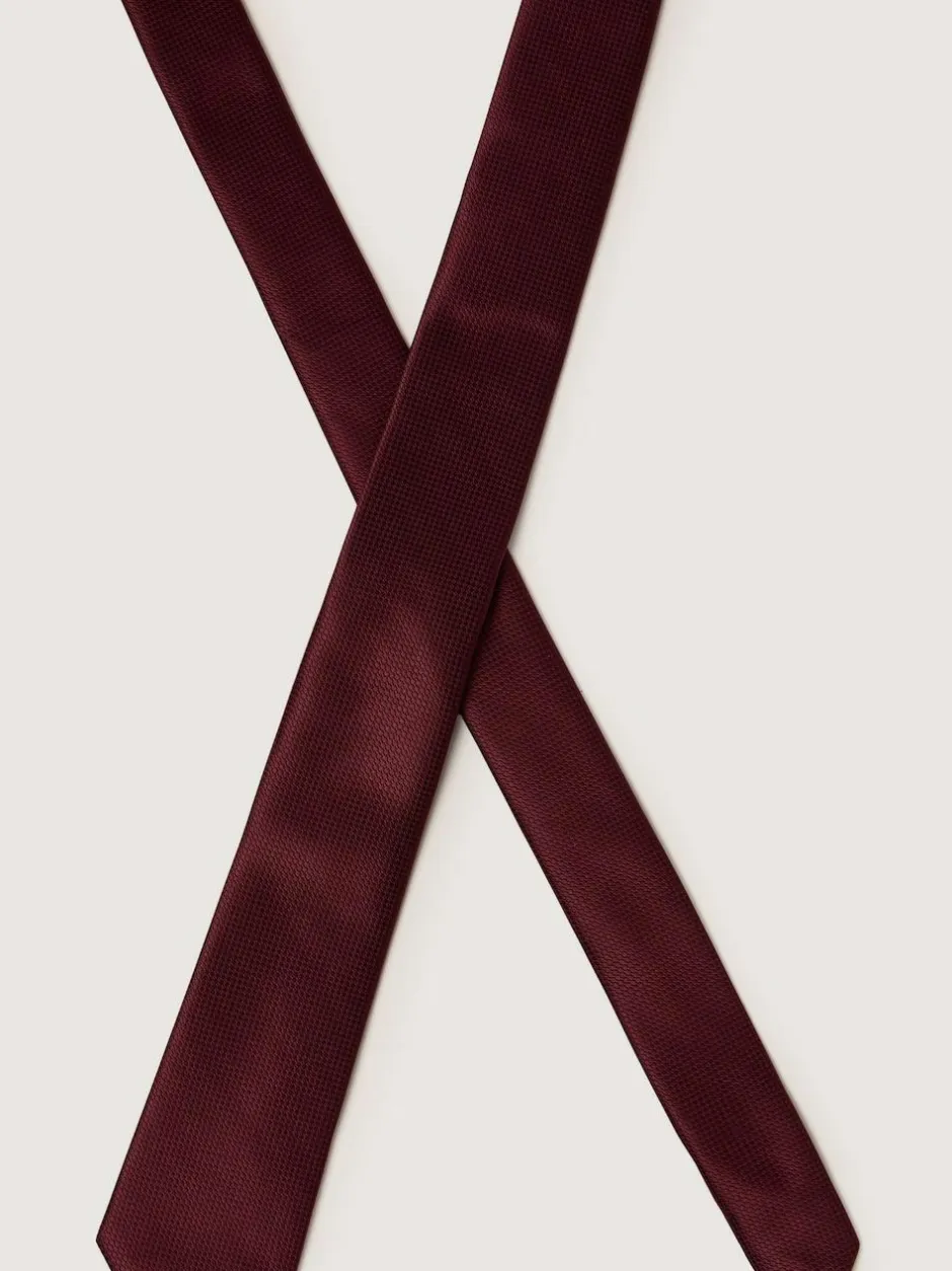 Antique Rogue Red Texture Tie