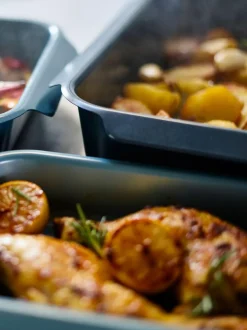 Joseph Joseph Blue Nest™ Oven Nonstick Large Roasting Tray