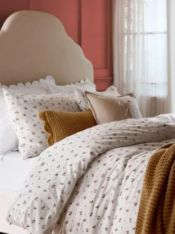 Laura Ashley Red Aylesmore Cotton Gauze Duvet Cover and Pillowcase Set Clearance
