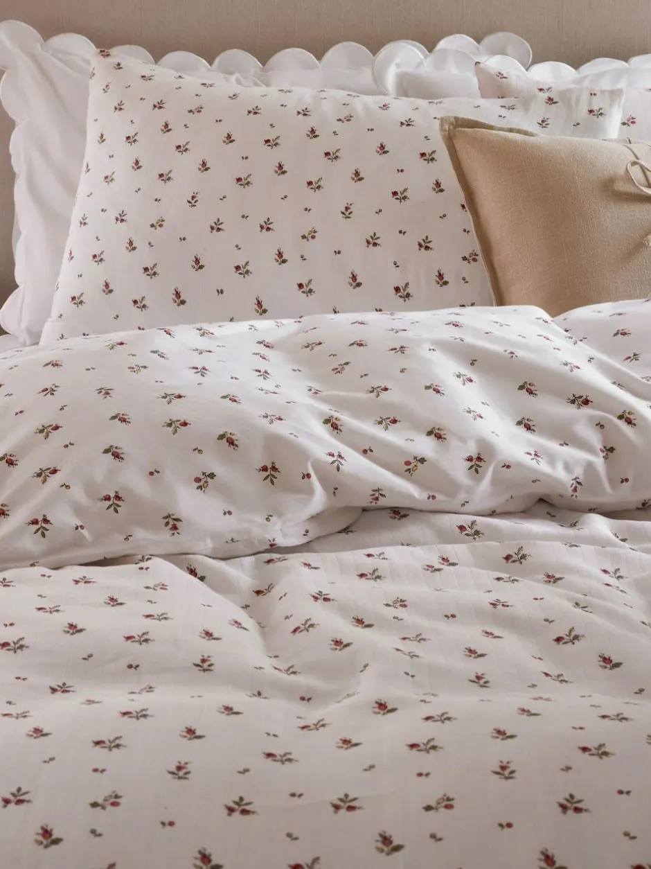 Laura Ashley Red Aylesmore Cotton Gauze Duvet Cover and Pillowcase Set Clearance