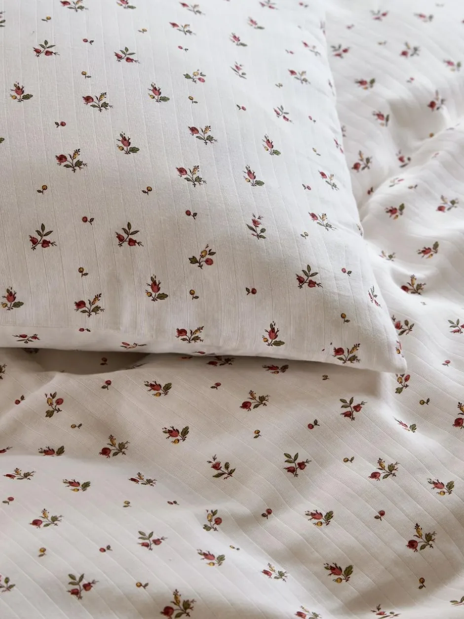 Laura Ashley Red Aylesmore Cotton Gauze Duvet Cover and Pillowcase Set Clearance