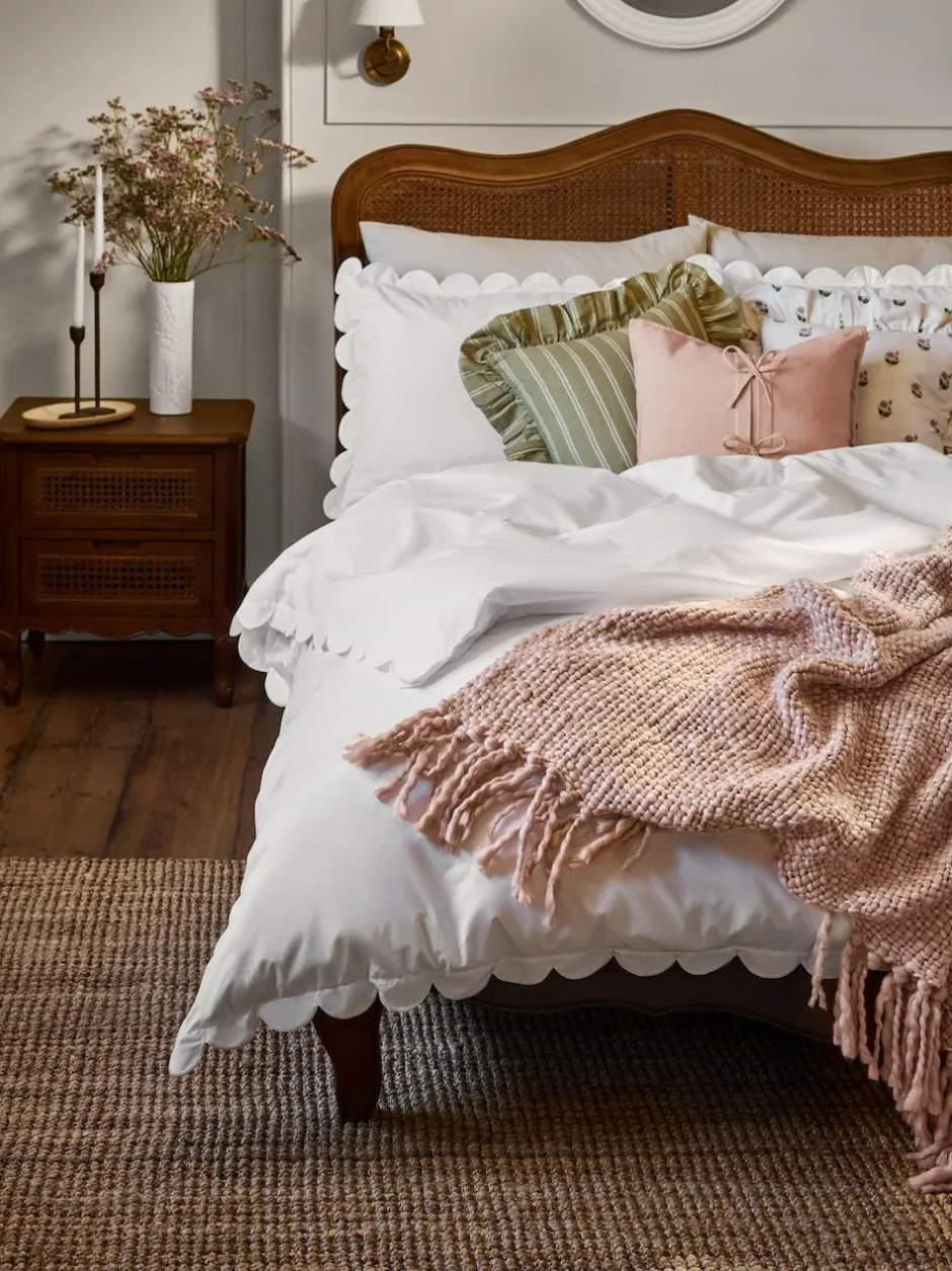 Laura Ashley White Scallop 200 Thread Count Duvet Cover and Pillowcase Set Outlet