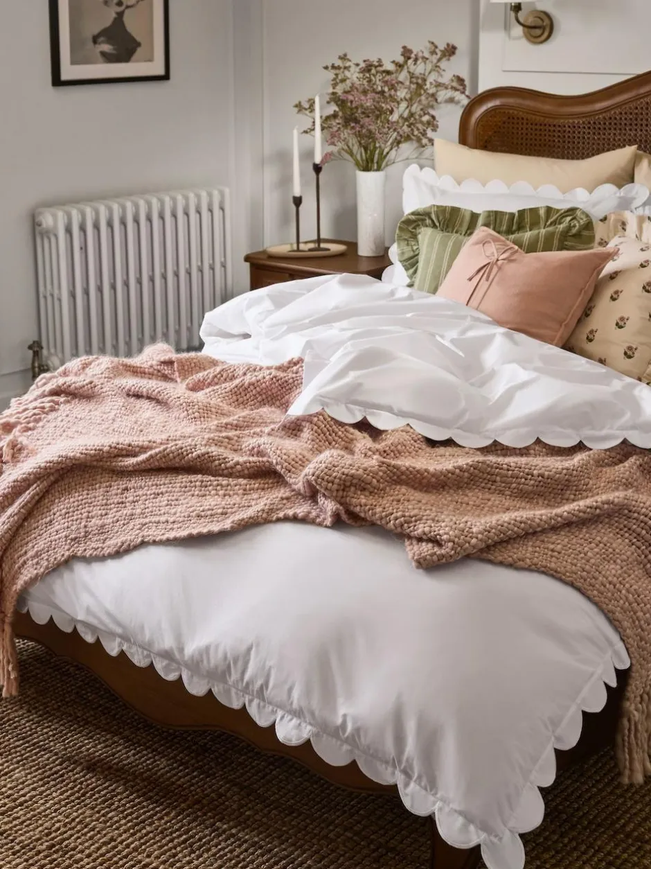 Laura Ashley White Scallop 200 Thread Count Duvet Cover and Pillowcase Set Outlet