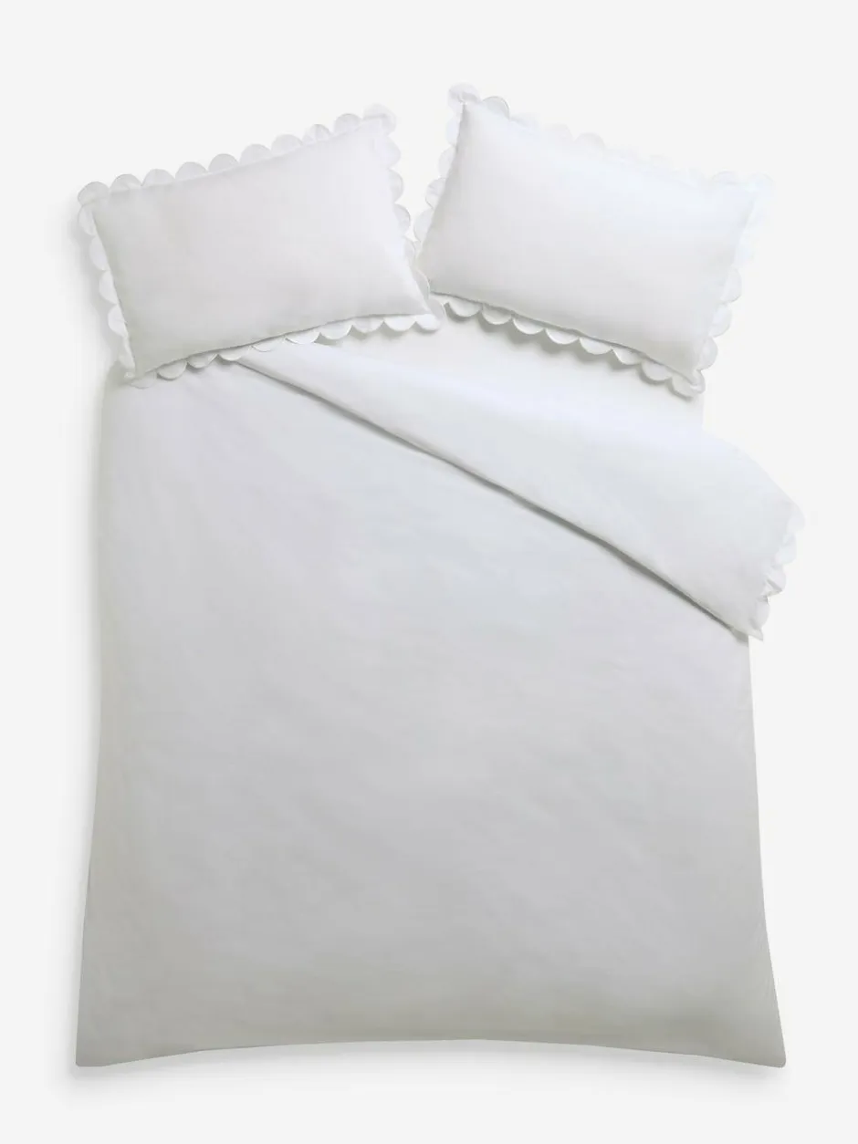 Laura Ashley White Scallop 200 Thread Count Duvet Cover and Pillowcase Set Outlet