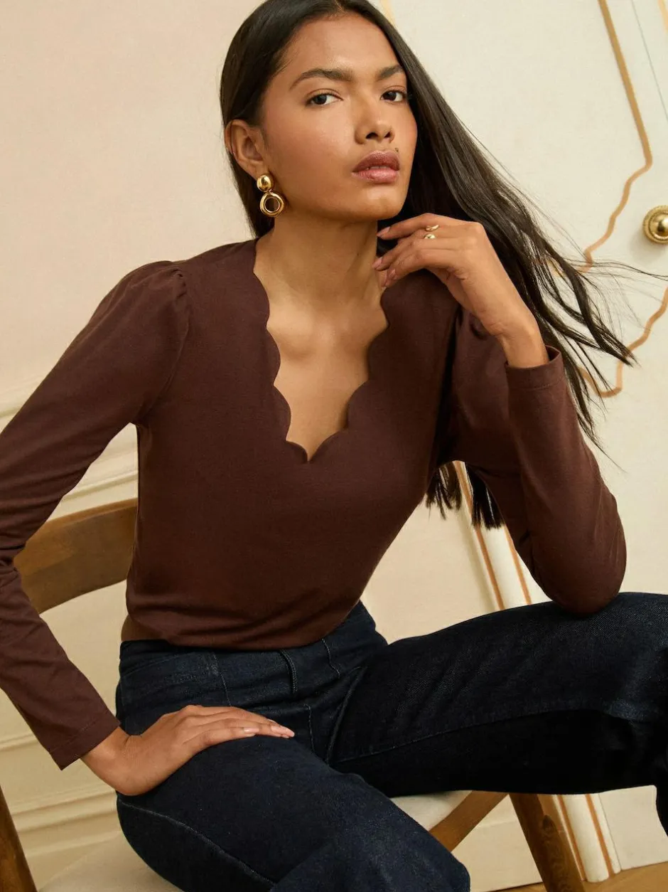 Love & Roses Chocolate Brown Scallop V-Neck Long Sleeve Jersey Top Hot